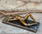 Erotic bronze statuette of a lying naked woman - 4