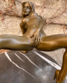 Erotic bronze statuette of a naked woman - strippers